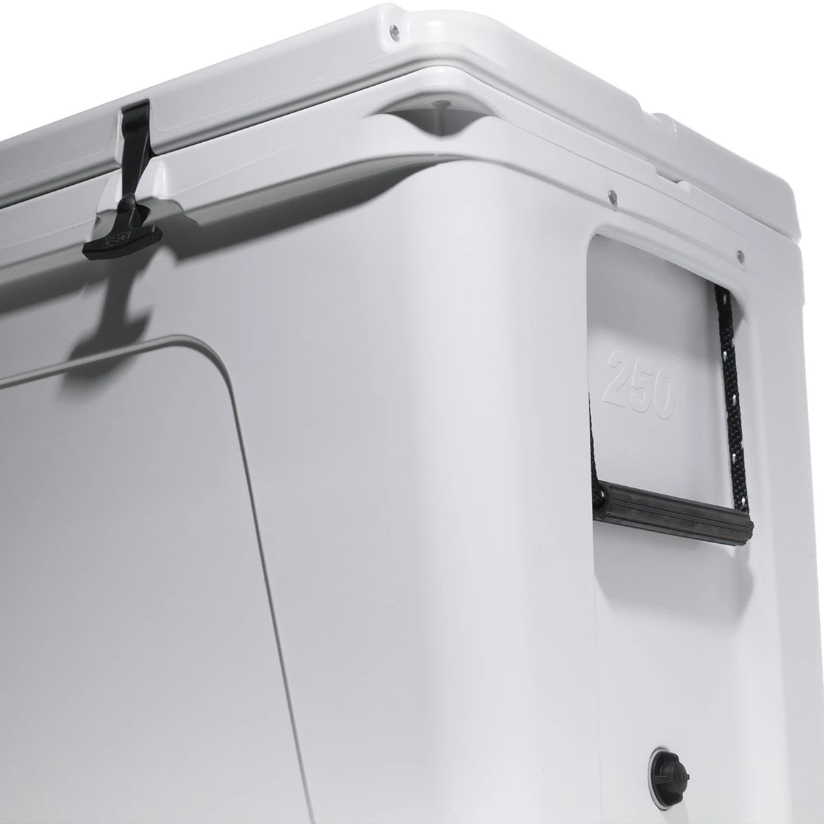 Yeti Tundra 250 Cooler 4 Yeti Tundra 250 Cooler - Image 4